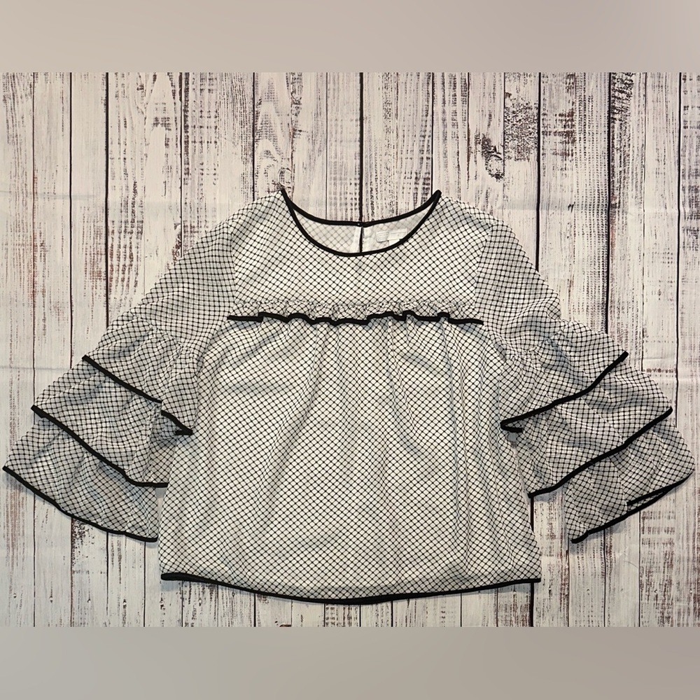 14th & Union Black and White Ruffle sleeve Blouse Sz. M